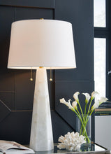 Load image into Gallery viewer, Laurellen Table Lamp
