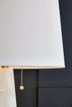 Load image into Gallery viewer, Laurellen Lamp Set
