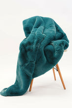 Load image into Gallery viewer, Caparica Throw Blanket
